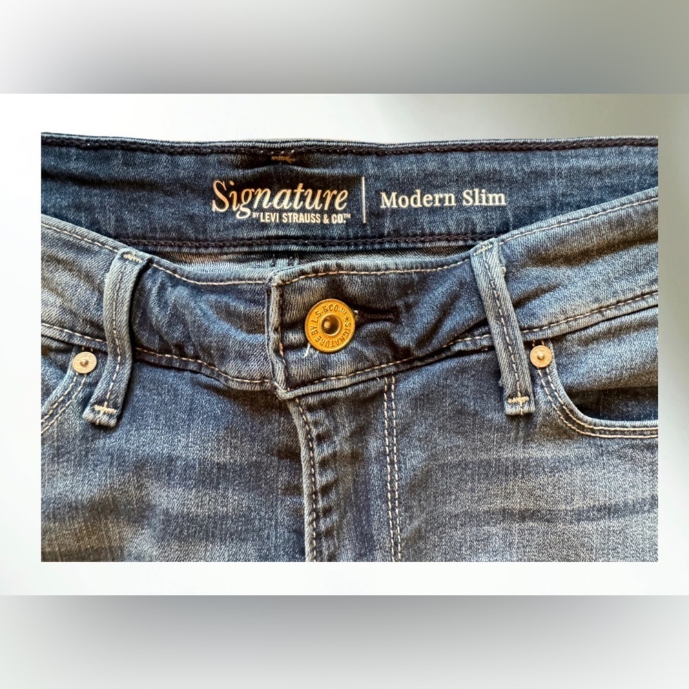 Signature by Levi Strauss & Co Women Slim Straight Jeans Size 32x32 - Picture 6 of 13